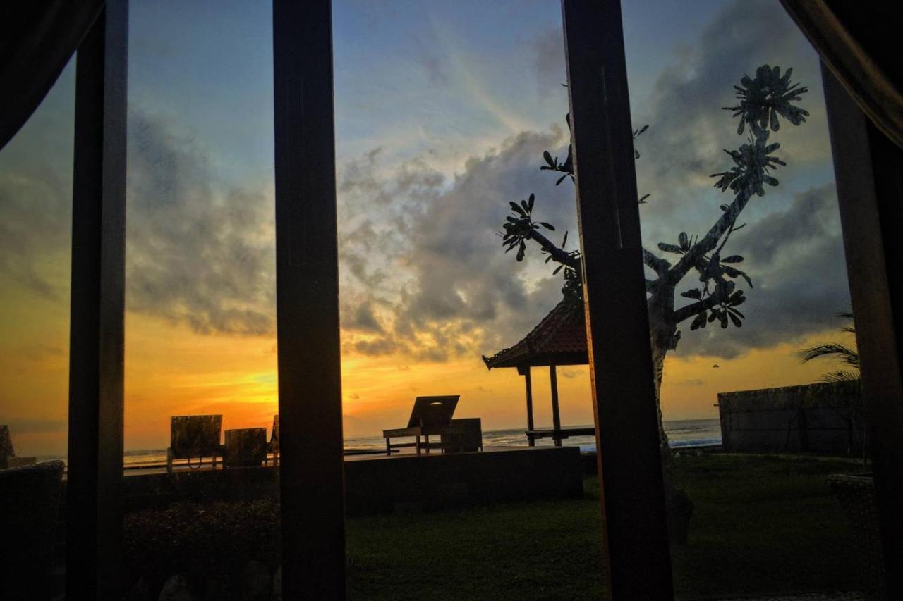 Cave Beach Bungalow Semaya Exterior photo